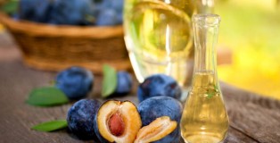 sljivovica-rakija_shutterstock_669961381-735x303